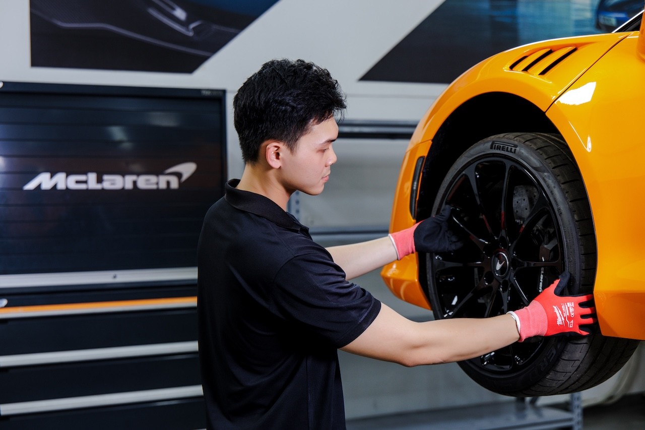mclaren-service-10-1755580593.jpg