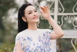 Nữ NSƯT là Phó giáo sư, khoe nhan sắc "hack tuổi' trong biệt thự đẹp như mơ