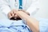 Bức ảnh khiến bác sĩ lặng người: Phía sau là câu chuyện nghẹn lòng