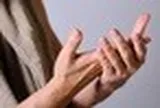 Muốn biết gan khỏe hay không, nhìn móng tay là biết: Thấy 4 dấu hiệu này phải đi khám ngay!