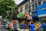 Di dời người dân khỏi chung cư 'chờ sập' ở Ninh Bình