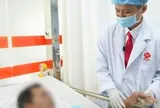 Căn bệnh khiến người đàn ông đang mổ nội soi phải chuyển khẩn sang mổ mở