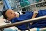 Cậu bé 8 tuổi đã suy thận giai đoạn cuối, buộc phải ghép thận vì món nước "người lớn còn mê"