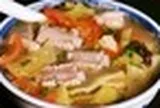 Một nhà 3 người cùng mắc ung thư tuyến giáp: "Thủ phạm" là món rau nhiều người tưởng ăn càng nhiều càng khỏe