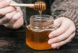 Uống nước mật ong đặc mỗi ngày suốt 1 năm, người đàn ông 64 tuổi bất ngờ khi đi khám