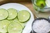 Lời khuyên cho những ai cứ ngủ dậy là uống nước chanh muối