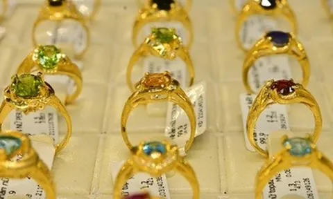 Giá vàng sụt giảm, chuyên gia cảnh báo