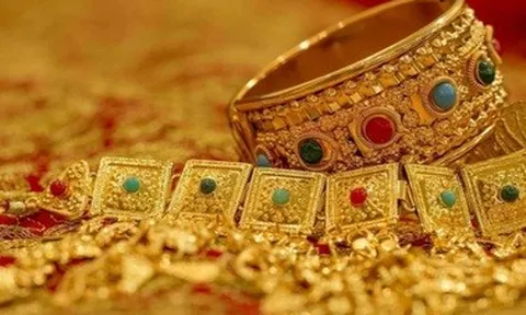 Vàng tăng dù USD lên đỉnh, thị trường đặt cược Fed hạ lãi suất