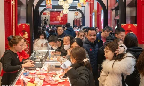 Vàng trong nước tăng 2 triệu đồng/lượng, dự báo giá trong Tết ra sao?