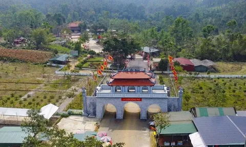 Phủ Na - Điểm hẹn tâm linh xứ Thanh trang hoàng rực rỡ, sẵn sàng đón hàng vạn khách trẩy hội