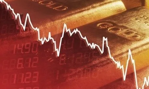 Giá vàng bất ngờ rớt thảm, nhà đầu tư nín thở chờ Fed