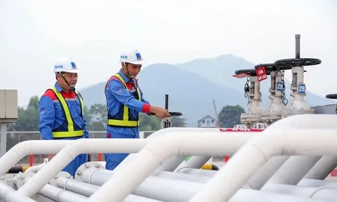 Chiến sự Trung Đông bùng nổ, doanh nghiệp xăng dầu họp khẩn bàn kế hoạch ứng phó