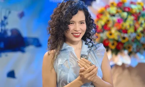 Nữ ca sĩ "điên bậc nhất showbiz Việt": Tái xuất sau thời gian dài vắng bóng