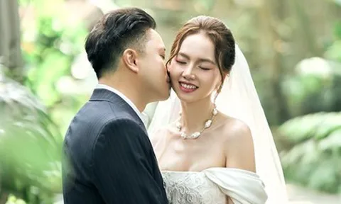 Chuyện tình 10 năm ngọt ngào của cặp đôi Hoa khôi Tây Đô với đạo diễn trăm tỷ