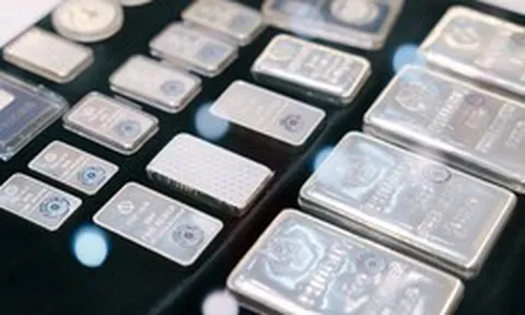 Ngược chiều giá dầu, giá bạc bật tăng mạnh