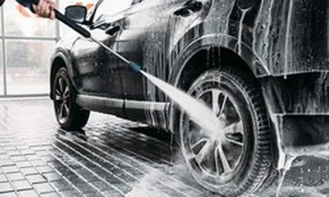 Giá rửa xe 'phi mã', tài xế choáng váng