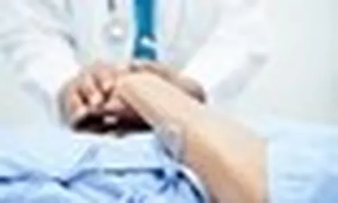 Bức ảnh khiến bác sĩ lặng người: Phía sau là câu chuyện nghẹn lòng