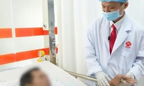 Căn bệnh khiến người đàn ông đang mổ nội soi phải chuyển khẩn sang mổ mở