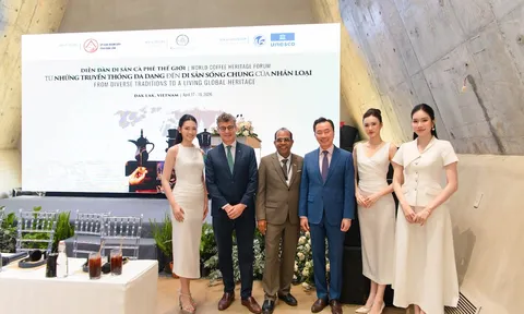 Các hoa hậu gây chú ý tại diễn đàn cà phê quốc tế với chiều sâu tri thức