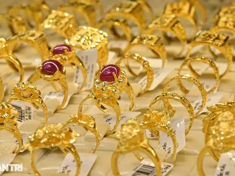 Giá vàng giảm tiếp, rời ngưỡng hỗ trợ quan trọng