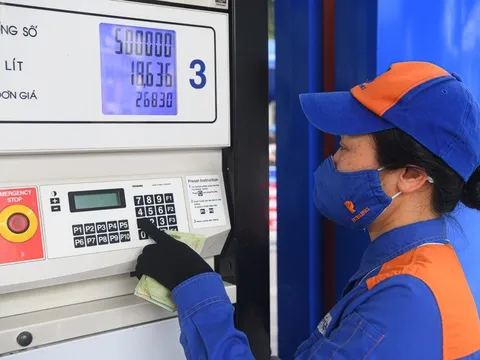 Giá xăng tăng vượt 20.000 đồng/lít