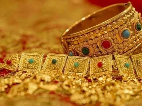 Vàng tăng dù USD lên đỉnh, thị trường đặt cược Fed hạ lãi suất