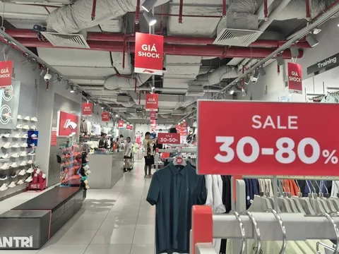Bắt đầu mùa Black Friday: Giảm giá đến 80% nhưng vẫn ít khách