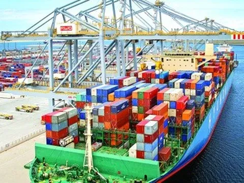 Việt Nam lọt top 15 quốc gia có quy mô thương mại lớn nhất thế giới