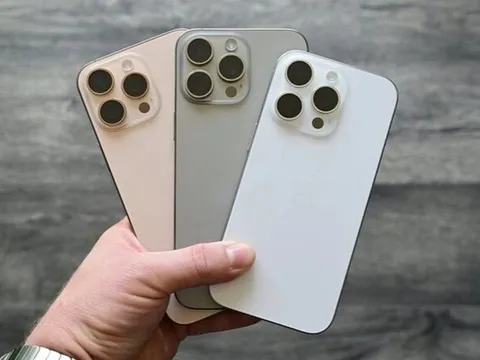 Đấu giá trực tuyến 4 chiếc iPhone cũ, giá bình quân từ 3 triệu đồng/chiếc