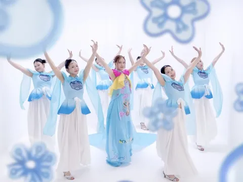 Loạt thành tích ấn tượng của Hoàng Thuỳ Linh cùng Rực Rỡ 30