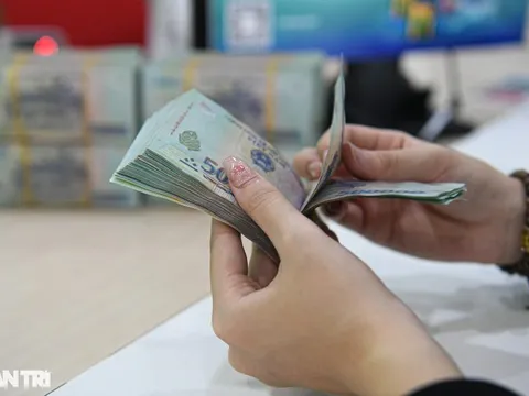 Làm rõ việc lương trên 5 triệu đồng phải thanh toán chuyển khoản