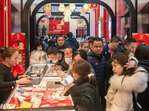 Vàng trong nước tăng 2 triệu đồng/lượng, dự báo giá trong Tết ra sao?