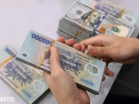 ​Lãi suất tiết kiệm 6 tháng vượt 8%/năm, ngân hàng tung chiêu hút khách