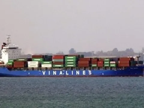 Kiến nghị hỗ trợ tàu biển Việt Nam qua eo Hormuz, giữ ổn định giá cước vận tải