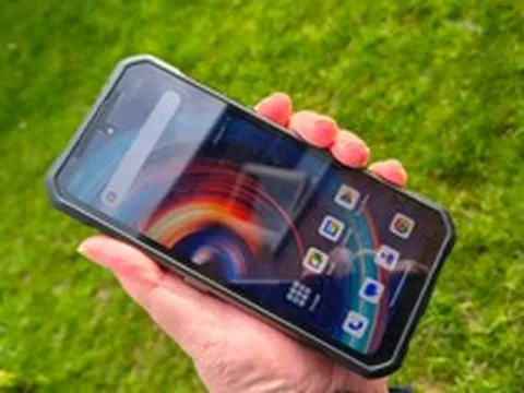 Mẫu điện thoại Trung Quốc pin 20.000 mAh mà giá chưa đến 10 triệu: Độ bền chuẩn quân đội, có cả bộ đàm