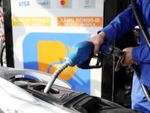 Bộ Tài chính đề xuất tiếp tục giảm thuế nhập khẩu mặt hàng xăng dầu về 0% đến giữa năm 2026