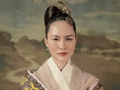 Mỹ nhân Việt đẹp như Hoàng hậu bước ra từ lịch sử
