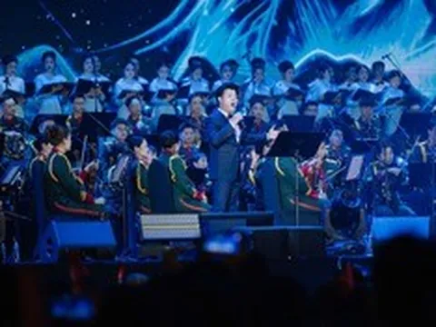 Giao hưởng Non Sông bùng nổ cảm xúc, đưa khán giả đi qua hành trình lịch sử đến hiện đại đầy tự hào