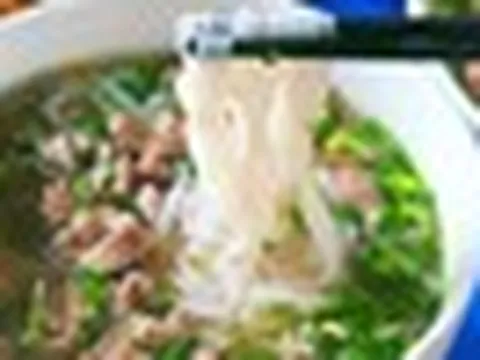 Ăn phở kiểu này, đừng trách vì sao mỡ máu và huyết áp cao
