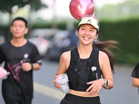Khả Ngân khiến khán giả "choáng" vì thành tích ấn tượng