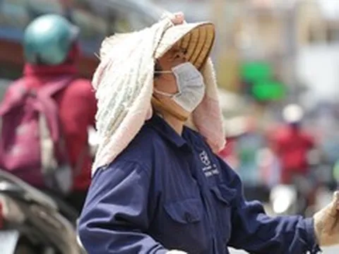 Nắng nóng như “chảo lửa”, bác sĩ cảnh báo nguy cơ tổn thương não vì sốc nhiệt