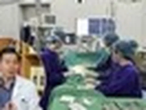 Trở về sau chuyến công tác dài ngày, người đàn ông phải đi cấp cứu trong đêm chỉ sau một tiếng "rắc"