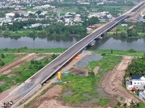 Cận cảnh cầu vượt sông Sài Gòn trước ngày về đích