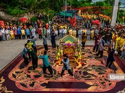Núi Sam đông nghịt khách trong mùa lễ hội Vía Bà Chúa Xứ