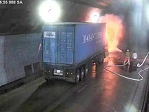 Tín hiệu báo động vang lên tại hầm đường bộ dài nhất Đông Nam Á và cuộc giải cứu container bốc cháy thần tốc