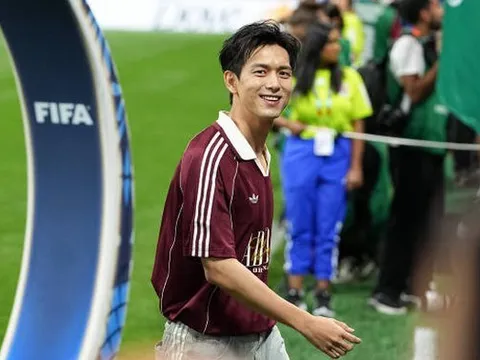Nam diễn viên Lý Hiện trở thành tâm điểm khi xuất hiện tại World Cup