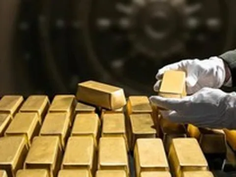 Trung Quốc vẫn miệt mài mua vàng