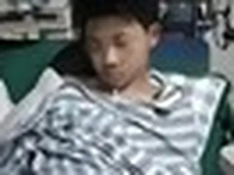 Bỏ ra 1,3 tỷ đồng chữa trầm cảm cho con trai 16 tuổi nhưng không hiệu quả, người cha tức giận quát: "Con đang giả vờ!"
