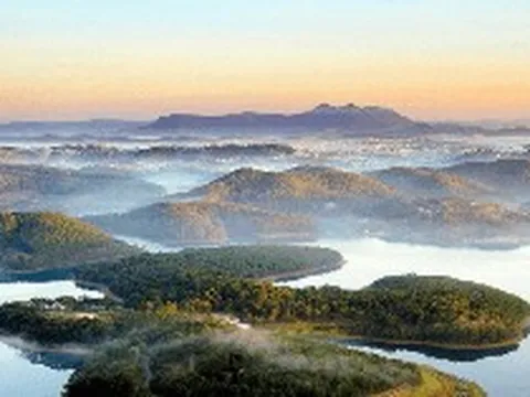 Nằm cách Đà Lạt 6km, Khu du lịch tiêu biểu châu Á - Thái Bình Dương này đang được hoàn thiện quy hoạch, dự báo đón gần 5 triệu khách/năm