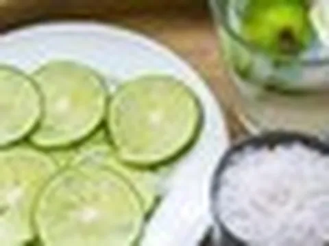 Lời khuyên cho những ai cứ ngủ dậy là uống nước chanh muối